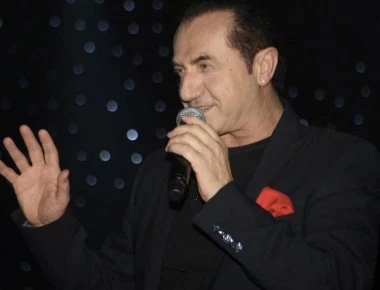 Με καταθέσεις 2 εκατ ευρώ και επίδομα αλληλεγγύης ο «άπορος» που εξαπάτησε τον Λευτέρη Πανταζή